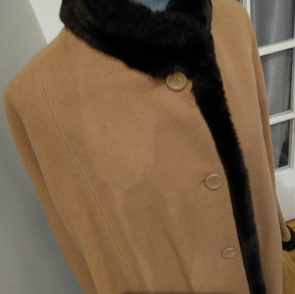 1970s Luba Rudenko Vintage Cape - Picture 5 of 8